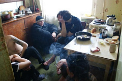 Если в Вашем доме наркопритон, что делать?
