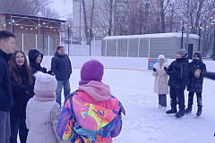 Жители района Москворечье-Сабурово 14 января приняли участие в Спортивной интерактивной программе "Встречаемся на катке!" 
